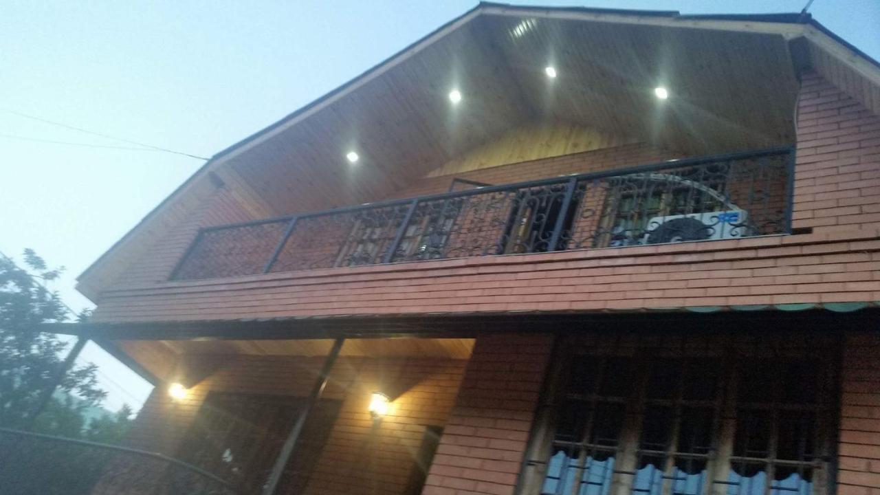 Villa In Tbilisi Eksteriør billede